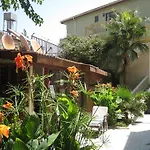 Yali B&B 시데