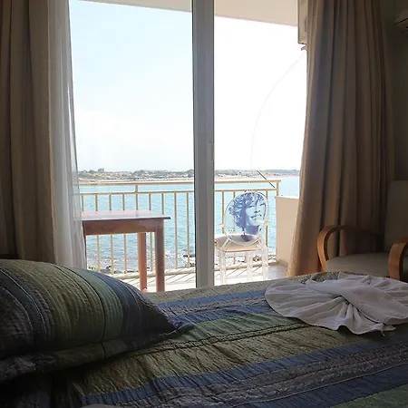 Yali Nocleg ze śniadaniem 3*