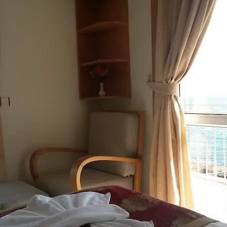 Yali Nocleg ze śniadaniem 3*