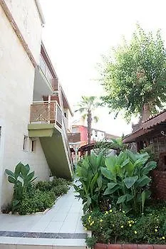 Oda ve Kahvaltı Yali 3*