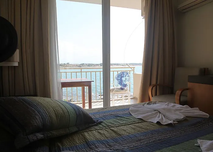 Yali Oda ve Kahvaltı 3*