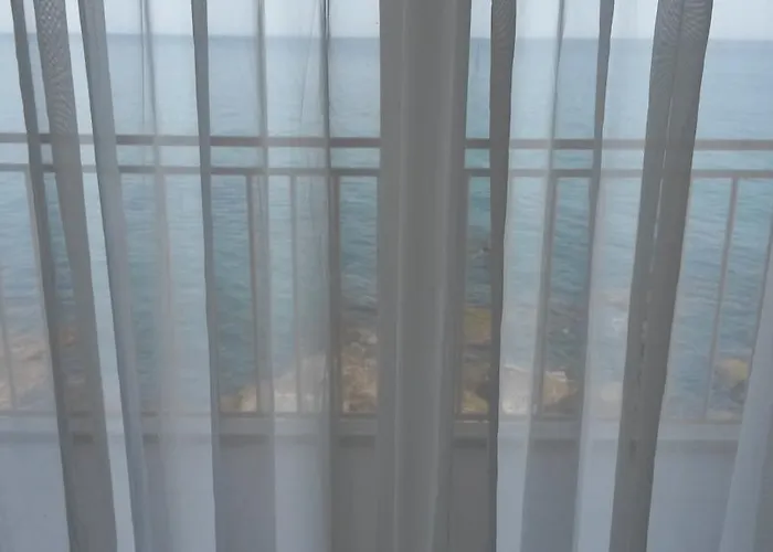 Oda ve Kahvaltı Yali 3*