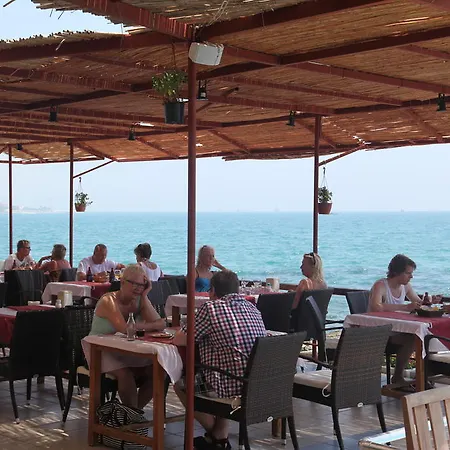 Couette-café Yali 3*